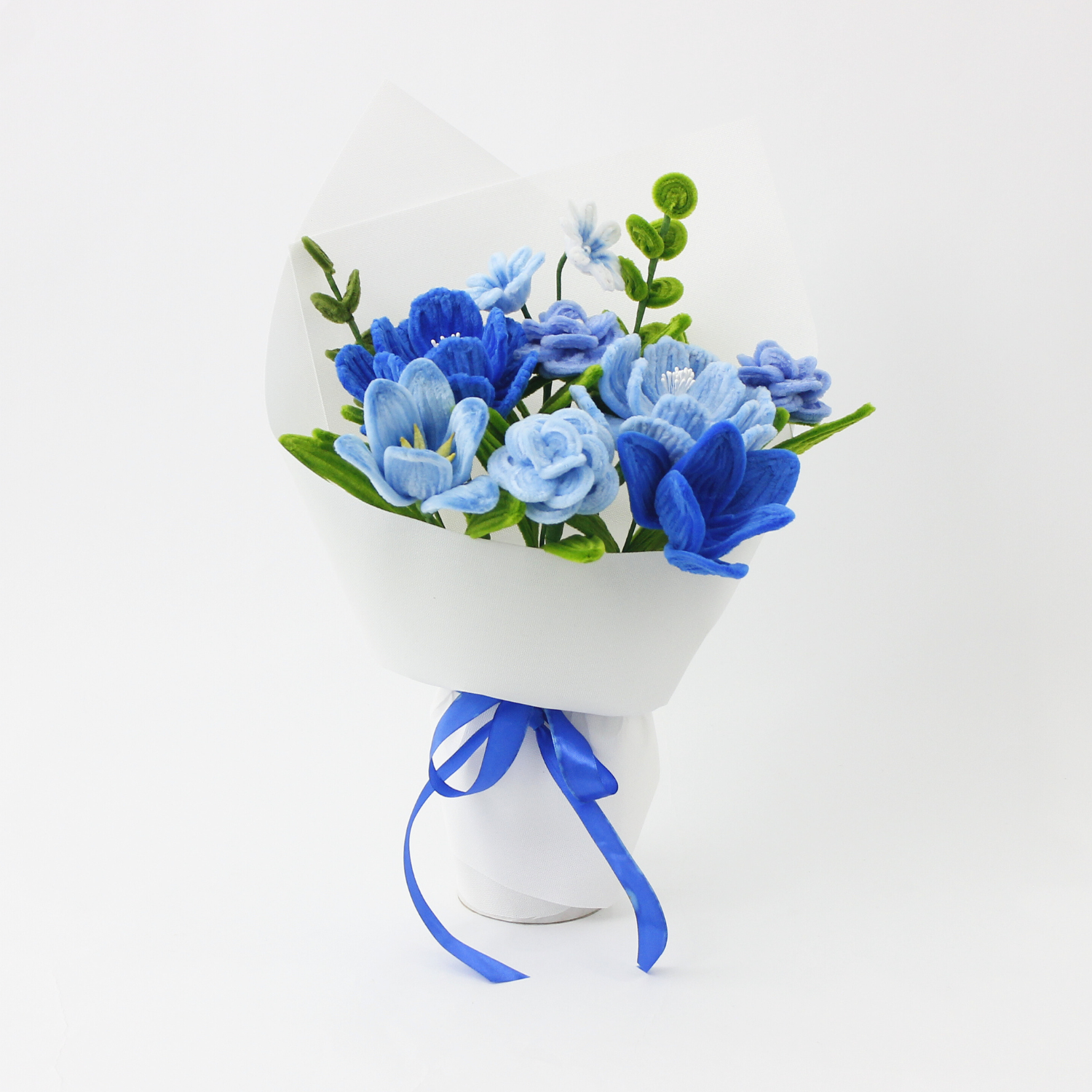 Realistic blue flower bouquet made from fuzzy pipe cleaners, featuring delicate tulips, roses, and lilies. A charming handmade gift from Elle Blooming, perfect for home decoration or meaningful occasions.
