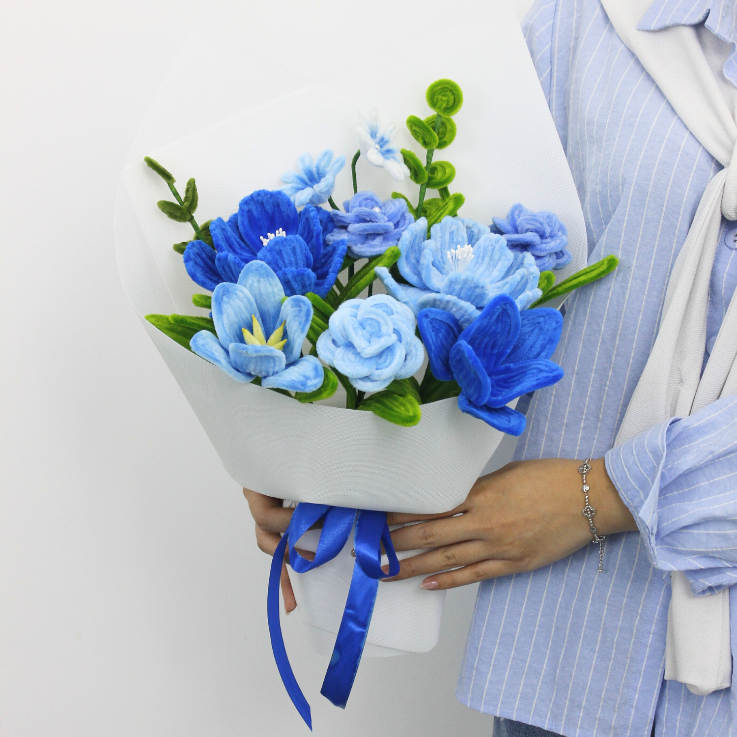 Realistic blue flower bouquet made from fuzzy pipe cleaners, featuring delicate tulips, roses, and lilies. A charming handmade gift from Elle Blooming, perfect for home decoration or meaningful occasions.
