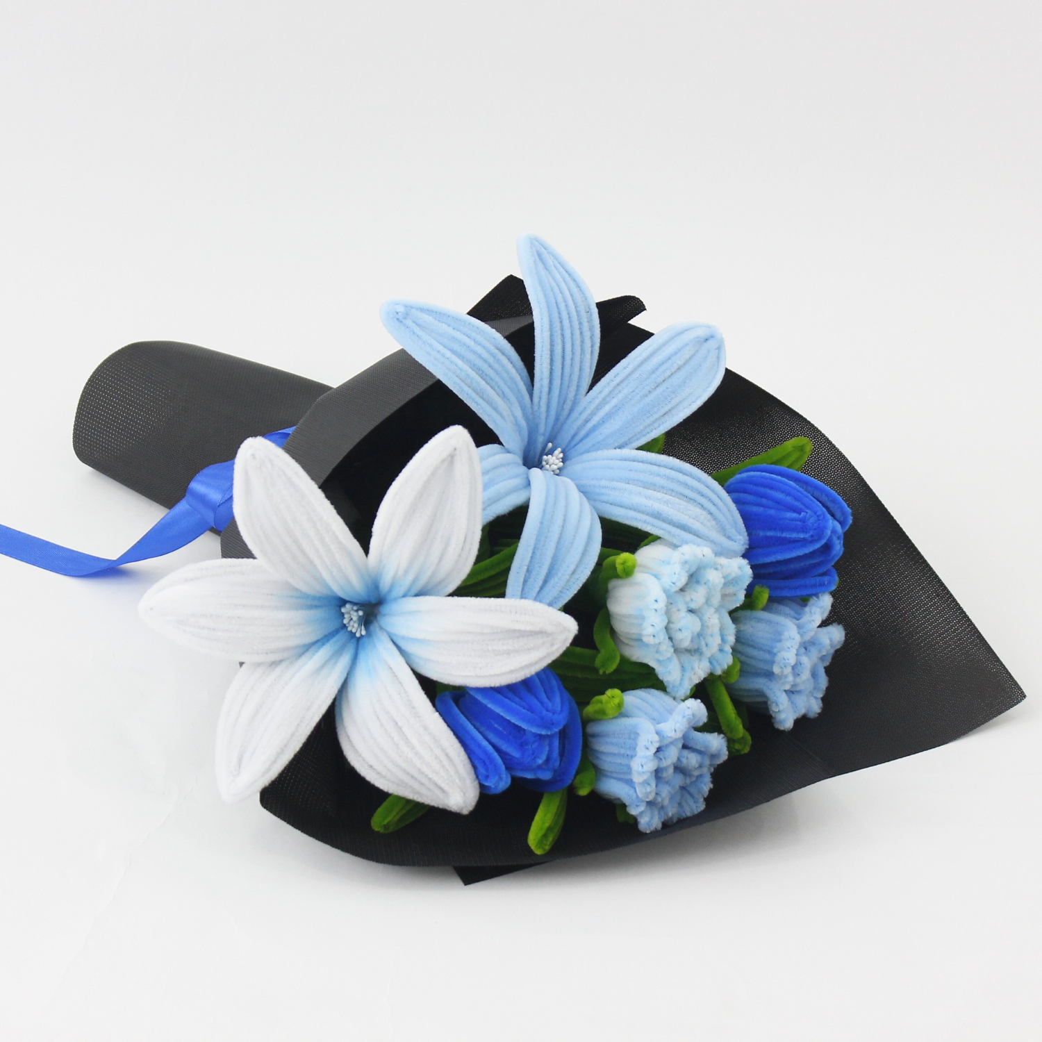 Elegant bluish bouquet handcrafted from pipe cleaner flowers, featuring cool-toned blooms and subtle sparkle details – a perfect gift or statement piece for modern home decor.

