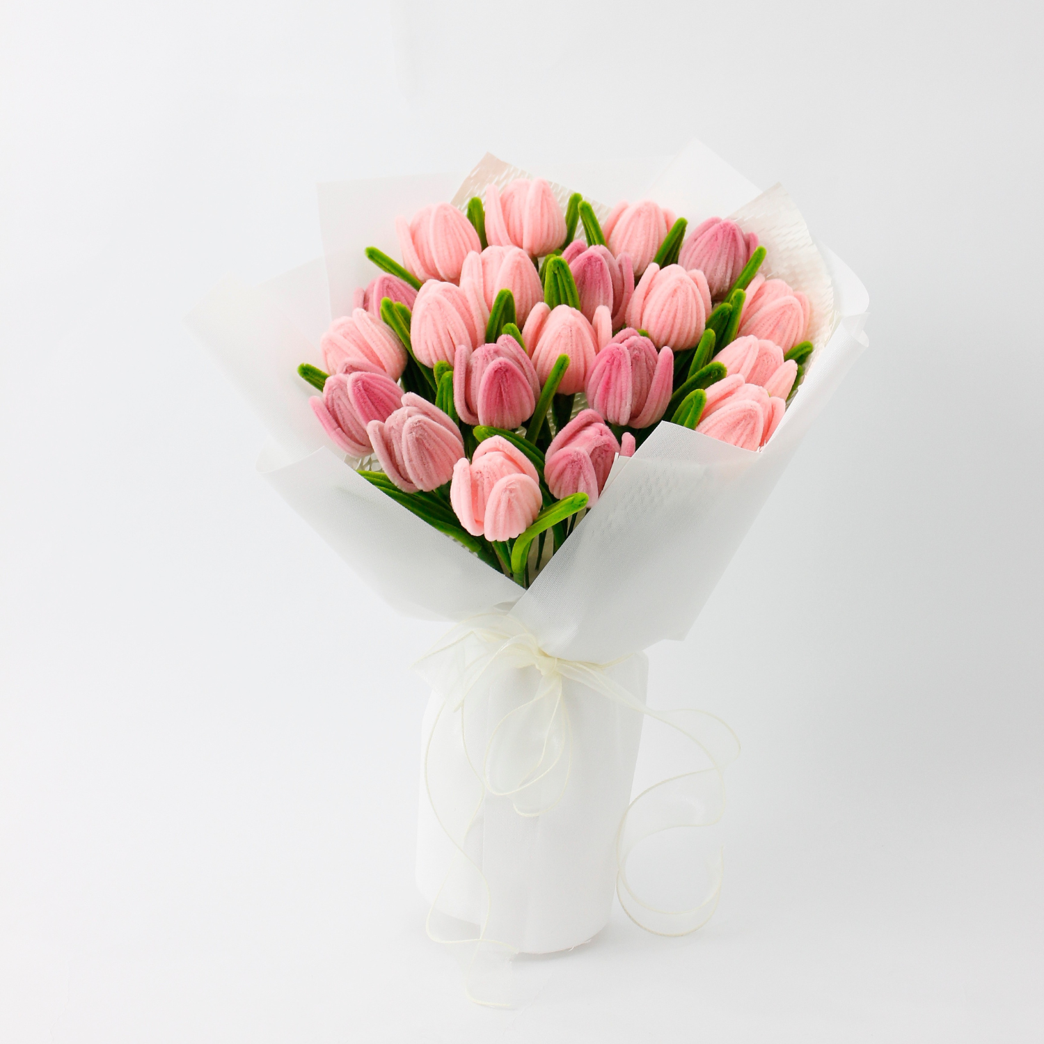 Beautiful bouquet of 20 pink tulips made from fuzzy pipe cleaners. A charming handmade flower arrangement, perfect as a long-lasting gift or for aesthetic home decoration.
