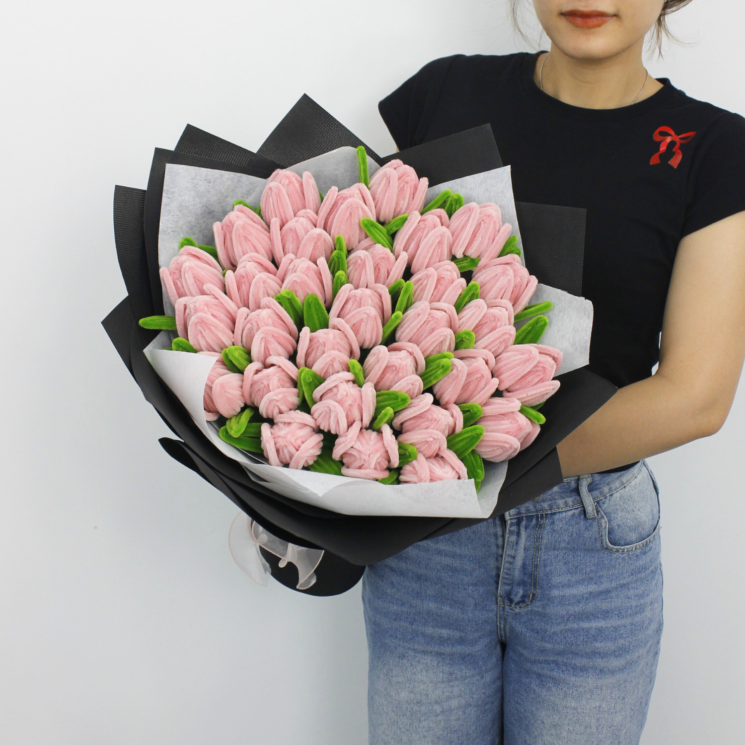 Elegant bouquet of 30 pink tulips made from fuzzy pipe cleaners, handcrafted with love and care. A perfect aesthetic handmade gift for birthdays, home decoration, or heartfelt surprises.
