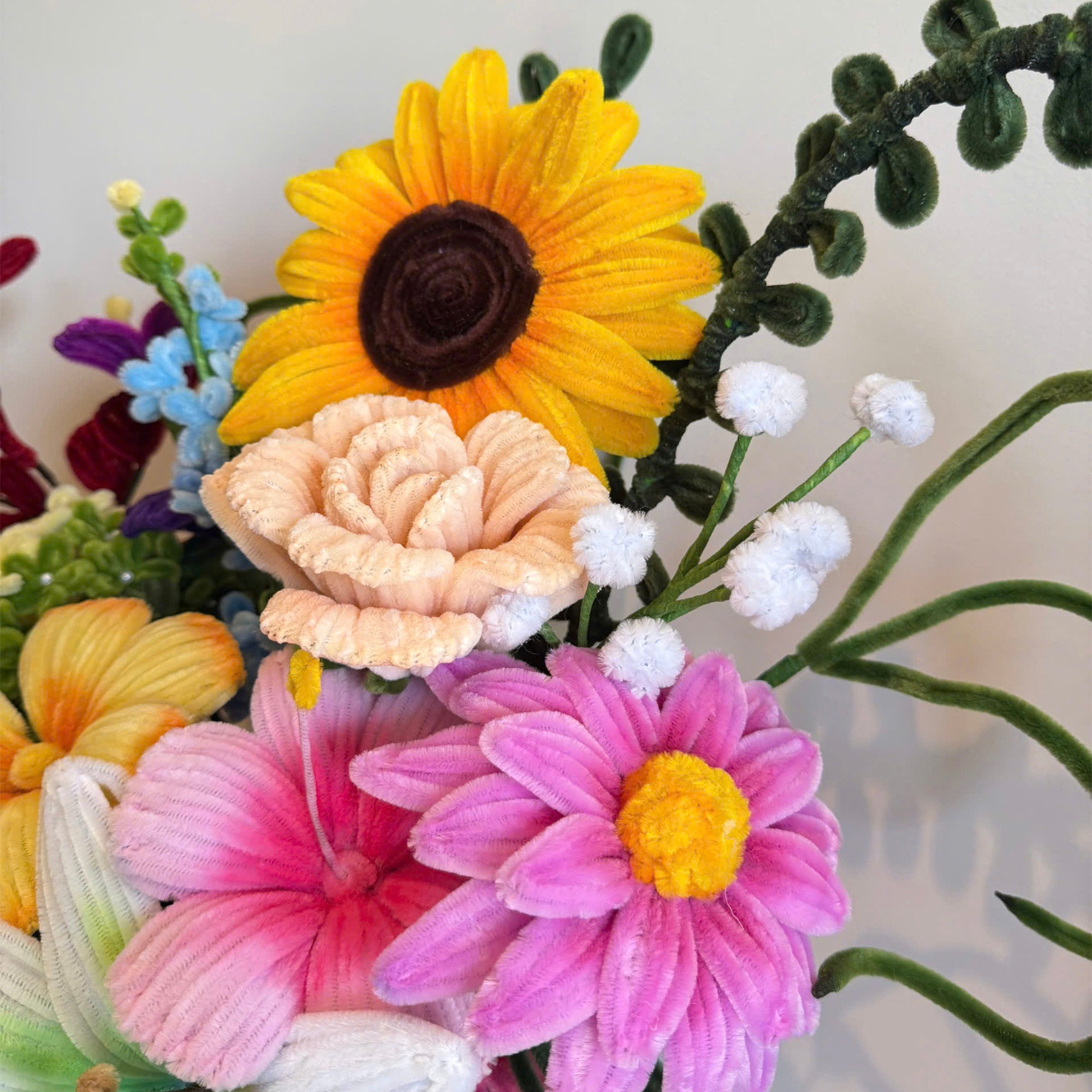 Rosé Breeze Bouquet – Handcrafted Velvet Eternal Spring | Elle