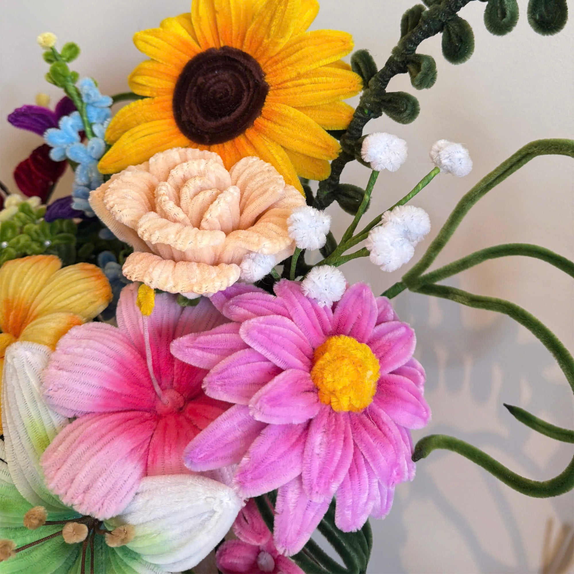 Rosé Breeze Bouquet – Handcrafted Velvet Eternal Spring | Elle